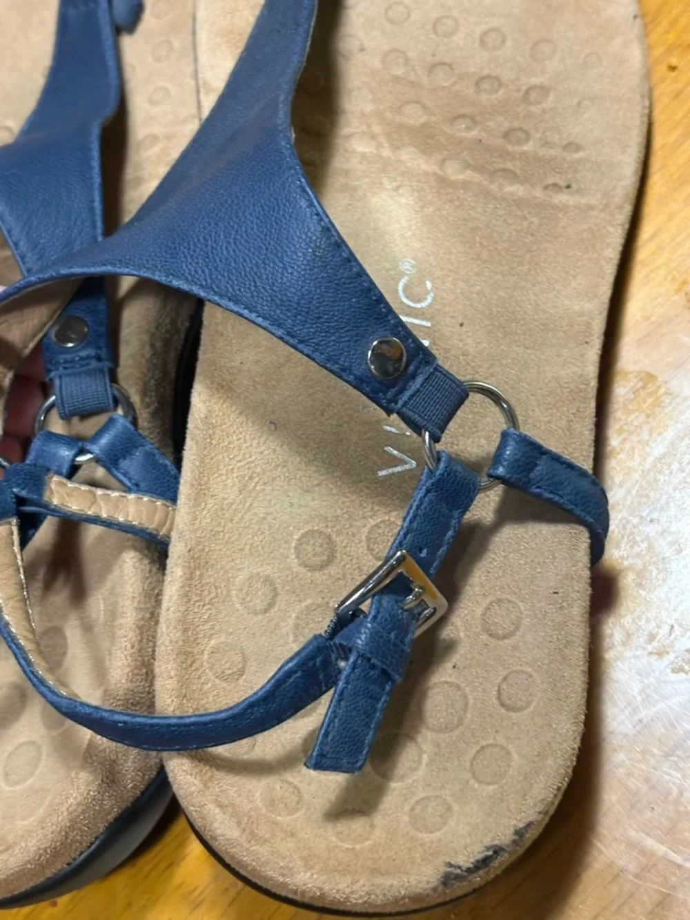 Vionic Kirra thong sandal leather upper adjustable strap supportive footbed 9.5 - Picture 9 of 9